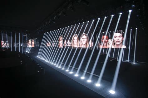 stage communication louis vuitton